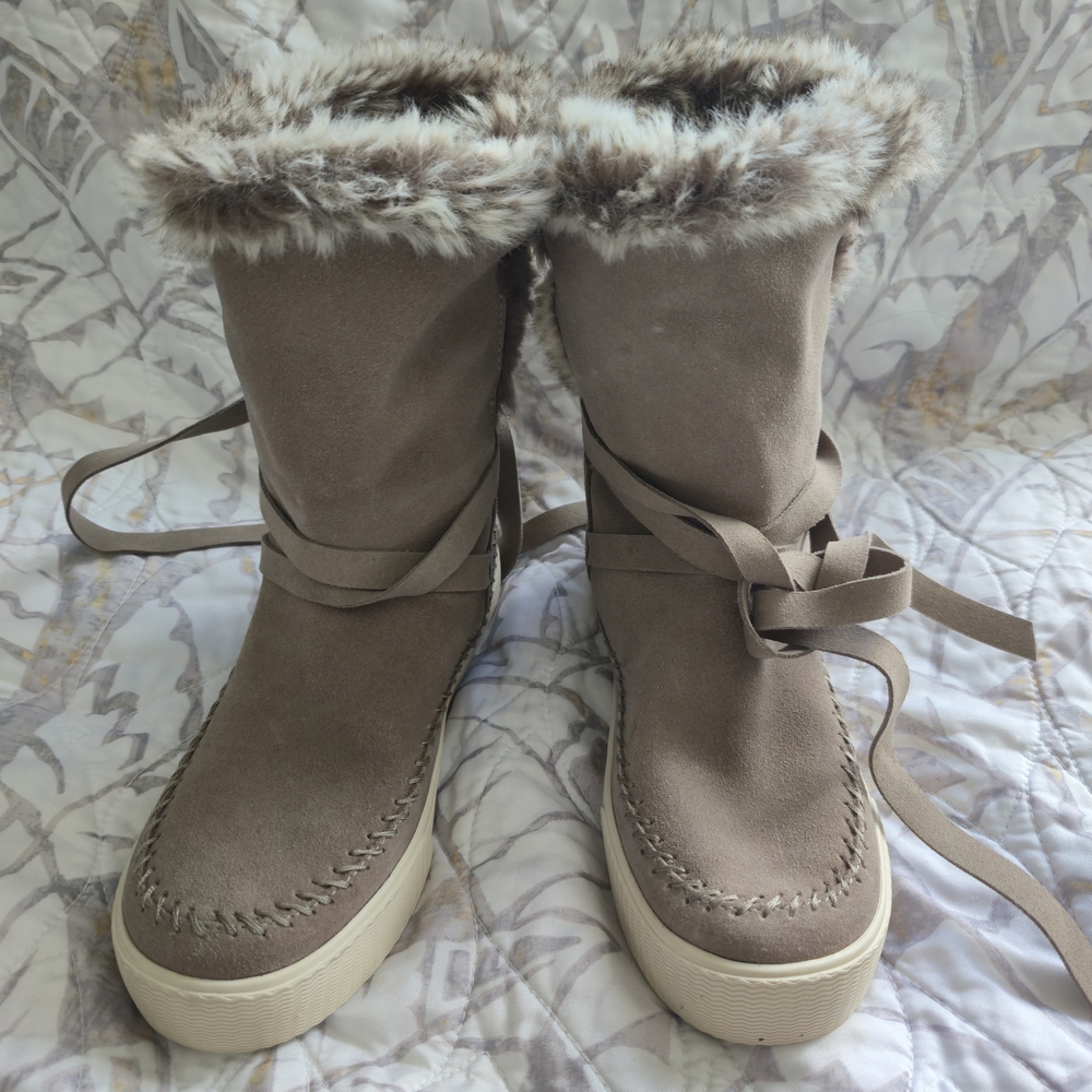 Toms Tan Winter Boots with Faux Fur Trim